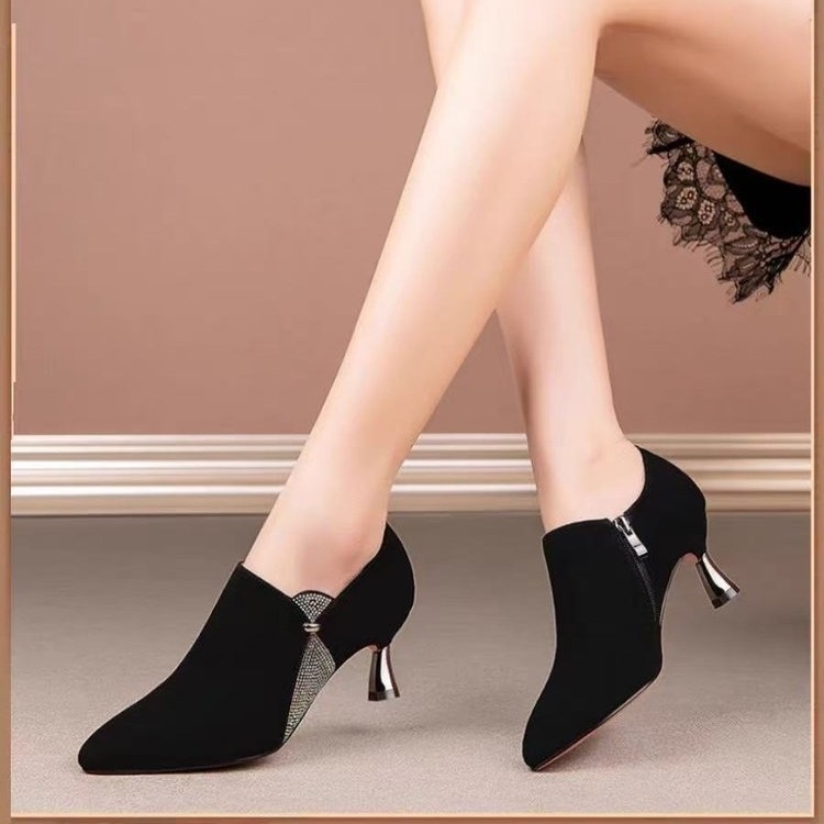 Ženske cipele s visokom petom i dubokim cirkonima, nove, crne, matirane, udobne, za veće veličine