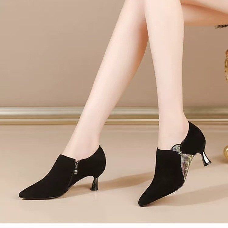 Ženske cipele s visokom petom i dubokim cirkonima, nove, crne, matirane, udobne, za veće veličine