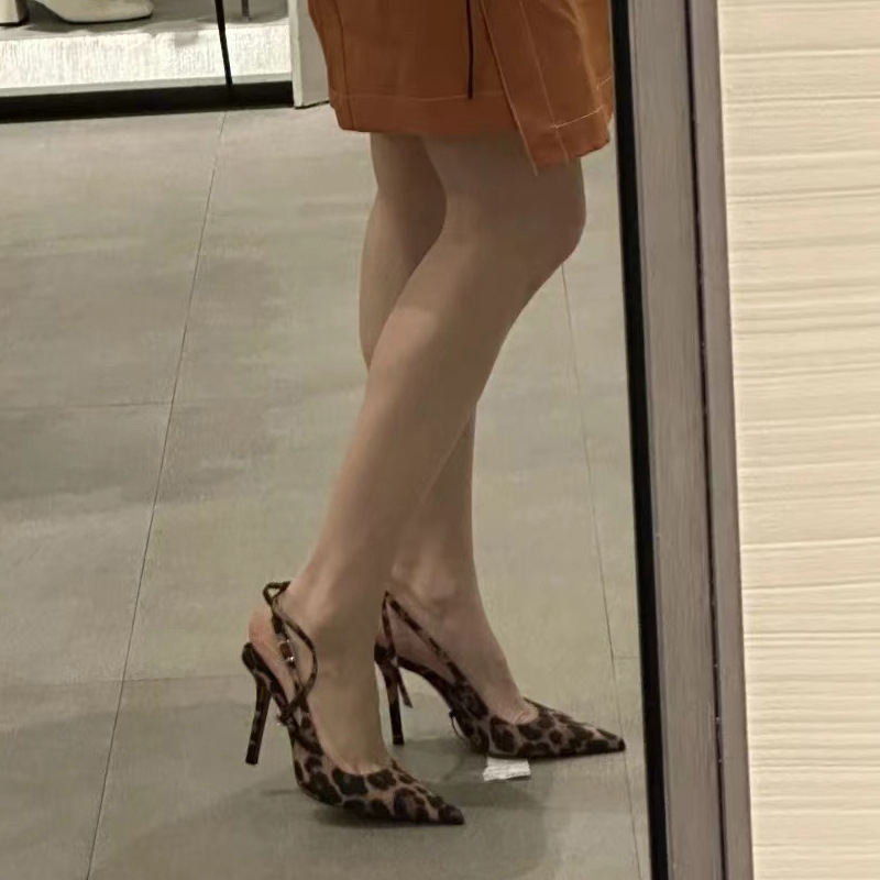 Pantofi cu toc înalt, cu imprimeu leopard și cataramă pe o singură linie, pentru femei, vara 2025, stil nou, stil francez, sexy, stiletto, care nu obosesc picioarele