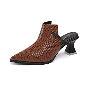 Sandale cu temperament și simț al modei europene și americane, pentru primăvara și vara 2025, în stil britanic, cu toc gros și ascuțit, noi