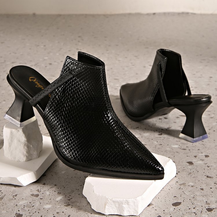 Sandale cu temperament și simț al modei europene și americane, pentru primăvara și vara 2025, în stil britanic, cu toc gros și ascuțit, noi