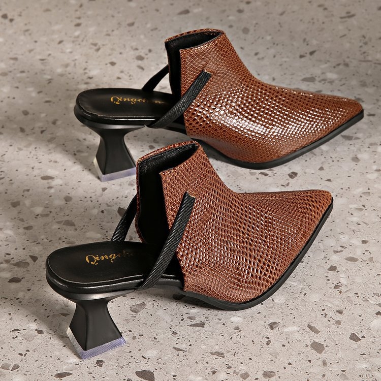 Sandale cu temperament și simț al modei europene și americane, pentru primăvara și vara 2025, în stil britanic, cu toc gros și ascuțit, noi