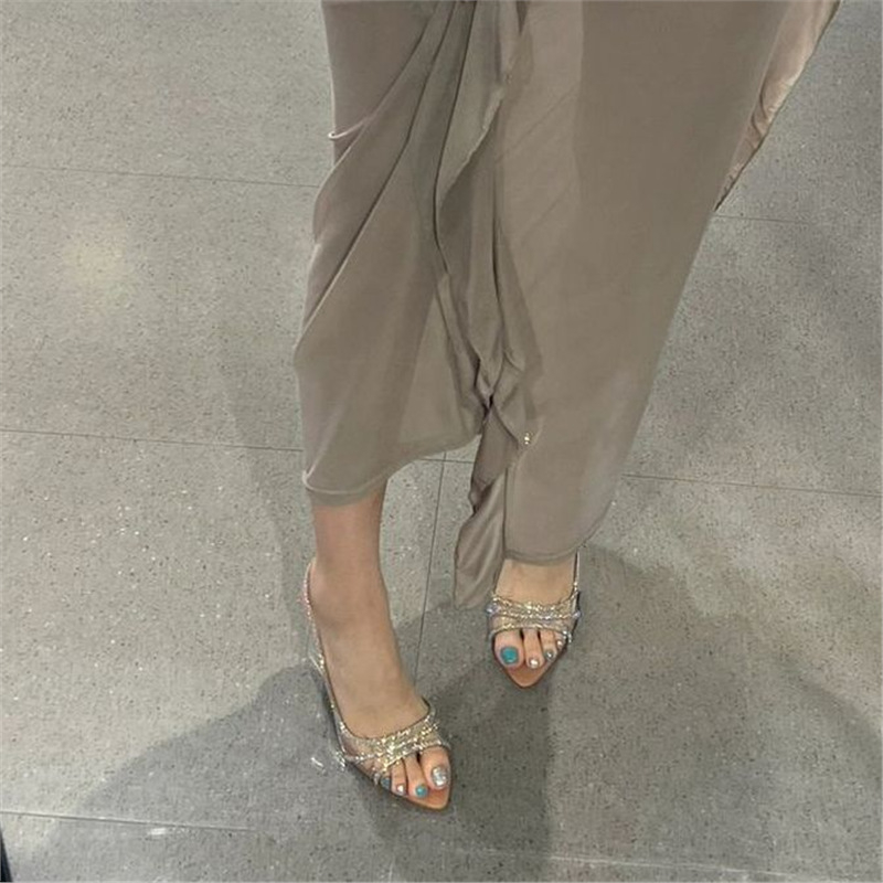 Sandale cu toc înalt din piele moale cu strasuri, stil nou, 2025, sandale de vară pentru femei, versatile, transparente, stiletto, cu toc înalt, cu vârful ascuțit