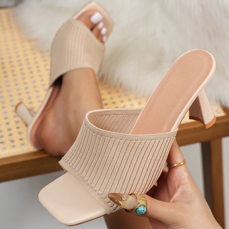 2025 nyári új koreai változatú repülő szőtt papucs női külső viselet, szögletes fejű, egyszavas vastag sarok, divatos sarkú szandál nagykereskedelemben