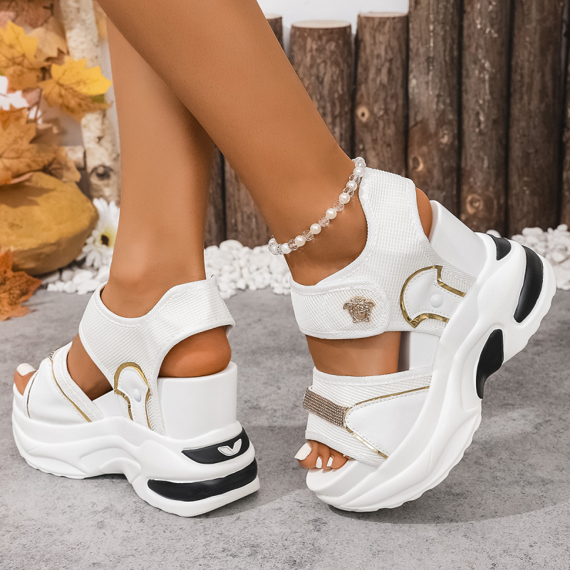 Női sport szandálok 2025 nyári új ék alakú divatos platformcipők vastag talpú, magasító külső viselet nagy méretű strandcipők