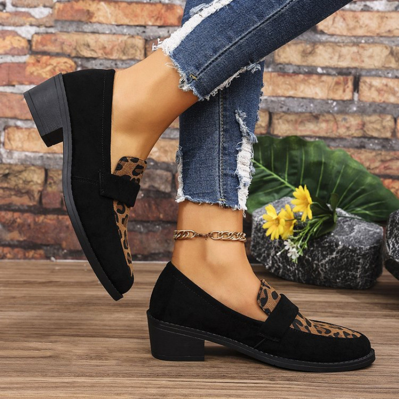 Mocasini de mărime plus pentru comerț exterior 2024 Pantofi noi cu imprimeu leopard, stil britanic, la modă, pantofi cu temperament, pantofi din piele întoarsă, toate asortați