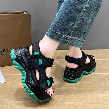 Ljetne nove cipele s debelim potplatom, platformom i tortom, neklizajuće, okruglim prstima, otvorenim prstima, ženske visoke pete, super vatrene sandale s čičkom