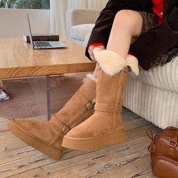 Dupla hasított 2024 téli új északkeleti hótaposó női vastagított plüss pamut cipő magas sarkú csizma Mao Mao cipő női
