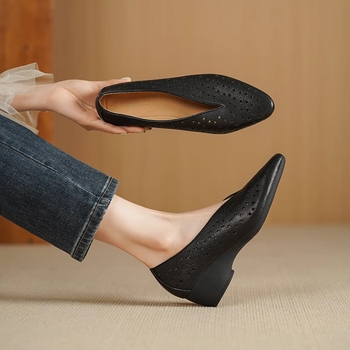 Γνήσια δερμάτινα παπούτσια για γυναίκες με τακούνι σφήνας για άνοιξη και καλοκαίρι, νέα, μυτερά δάχτυλα, χοντρή σόλα, μεσαίο τακούνι, ρετρό, ρηχά, φλατ παπούτσια από μαλακό δέρμα