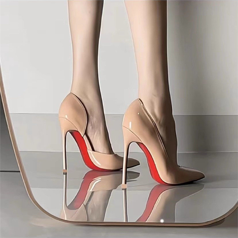 Ψηλοτάκουνα παπούτσια Nude 2025 Νέο στυλ με κοίλη κόκκινη σόλα στο πλάι, επαγγελματικές, κομψές και σέξι γόβες με μυτερή μύτη, από λουστρίνι.