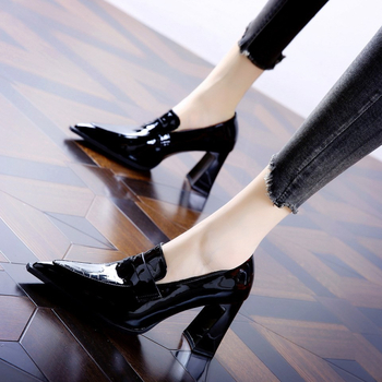 Ψηλοτάκουνα για γυναίκες 2024 Νέα Άνοιξη και Φθινόπωρο Μυτερά Δάχτυλα Χοντρό Τακούνι Βαθύ Vamp Μονόχρωμα Παπούτσια Γαλλικού Στυλ Λουστρίνι Επαγγελματικά Παπούτσια