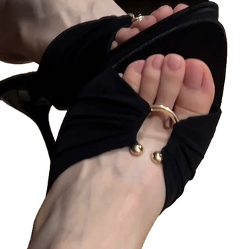 Ρετρό σέξι πλισέ ψηλοτάκουνα σανδάλια στιλέτο με ανοιχτά δάχτυλα, νέα καφέ σανδάλια με μυτερή μύτη για γυναίκες που φορούν έξω το καλοκαίρι του 2025