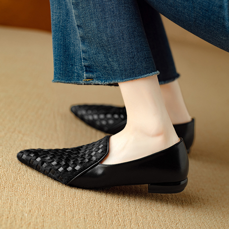 Jesen 2024. Nove vintage špicaste smeđe ravne cipele od pletene kravlje kože s konjskom dlakom, plitkim mekim potplatom za žene