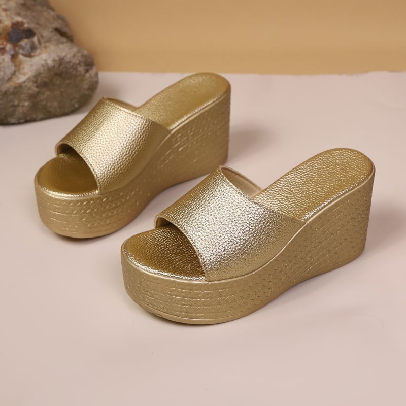 Male papuče s visokom petom, ljetne nove europske i američke papuče s debelim potplatom, moderne papuče za plažu uz more za 2025.