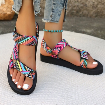 Εξωτερικό εμπόριο σε απόθεμα 2024 καλοκαίρι νέα χοντρή σόλα με ασορτί χρώμα hook and loop ευρωπαϊκά και αμερικανικά εθνοτικά σανδάλια παραλίας χονδρικής 43