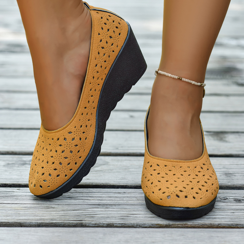 Saboți de vară transfrontalieri de mărime mare 2025, pantofi respirabili cu goluri, pentru mame de vârstă mijlocie și în vârstă, cu gură mică, pantofi cu un singur corp pentru femei