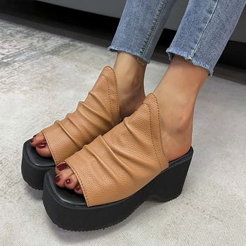 Sandale și papuci din piele moale pentru femei, vară, haine de exterior la modă, cu platformă, stil nou, 2023, vârf pătrat, pantofi cu platformă ușoară, all-match