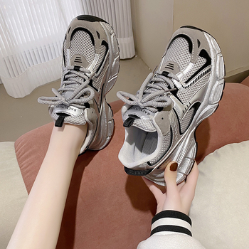 Ευρωπαϊκός σταθμός 2024 αρχές άνοιξης νέα μόδα μοντέρνα παπούτσια daddy ελαφριά παπούτσια τρεξίματος με χοντρό τελείωμα casual γυναικεία sneakers