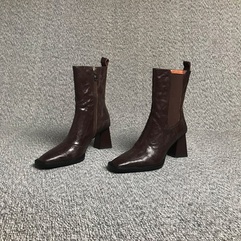 Nove martin čizme za jesen i zimu 2024., ženske špicaste visoke pete, debele pete, kratke čizme sa bočnim patentnim zatvaračem, lakirane kožne modne čizme s visokom petom