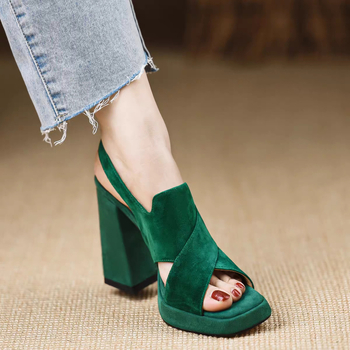 Γυναικεία Σανδάλια με Χοντρό Τακούνι 2025 Καλοκαίρι Νέο Στυλ Χοντρό Σόλα Αδιάβροχη Πλατφόρμα Κούφια Μαύρα Ψηλοτάκουνα Γυναικεία Παπούτσια