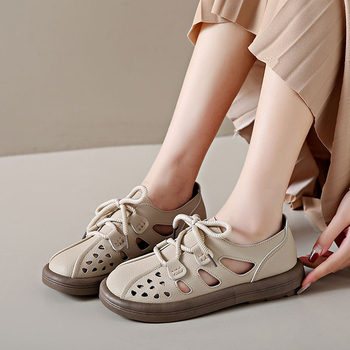 Ρωμαϊκά μονόχρωμα παπούτσια για γυναίκες χονδρικής Νέα καλοκαιρινά δημοφιλή κοίλα αναπνεύσιμα μονόχρωμα παπούτσια με χοντρή σόλα ρετρό casual toe-toe τσόκαρα