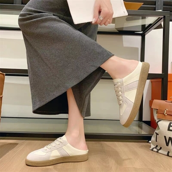 Korejski stil stopala male retro njemačke tenisice za trening 2025. ženske vanjske cipele ljetne nove lijene slip-on Baotou papuče za polovicu, moderne