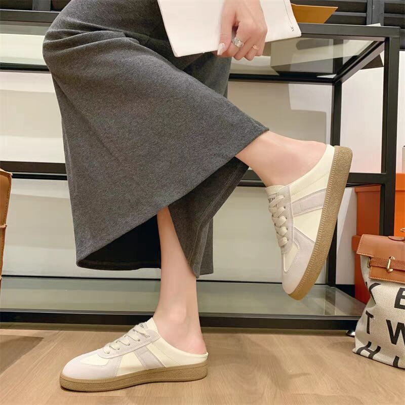 Korejski stil stopala male retro njemačke tenisice za trening 2025. ženske vanjske cipele ljetne nove lijene slip-on Baotou papuče za polovicu, moderne