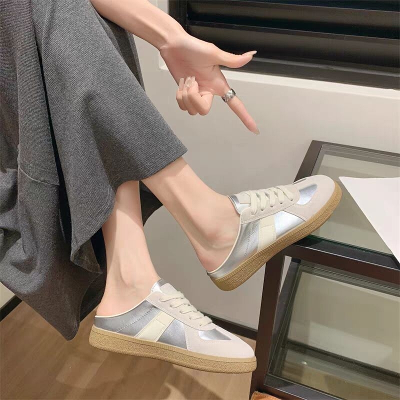 Korejski stil stopala male retro njemačke tenisice za trening 2025. ženske vanjske cipele ljetne nove lijene slip-on Baotou papuče za polovicu, moderne