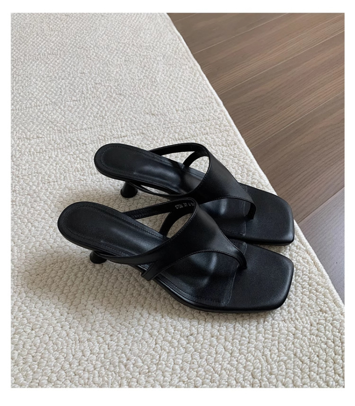 Sandale de damă cu toc înalt și vârf pătrat, de lux, tip tanga, stil varatic, casual, și sandale confortabile cu vârful deschis.