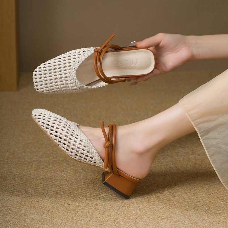 Verzija od meke kože ~ Baotou papuče za žene za nošenje vani 2025. Nove ljetne sandale za dvije vrste, svestrane, francuskog stila, prekrasne s debelim potpeticama