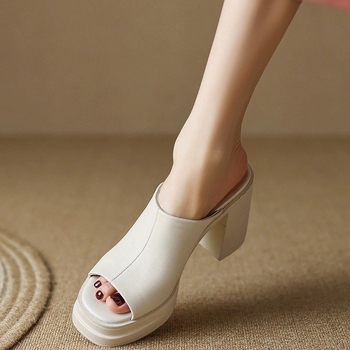 Žuvies burnos storos apačios šlepetės moterims madingi viršutiniai drabužiai storais kulnais basutės 2024 m. naujos vasaros aukštakulniai vandeniui atsparios platformos šlepetės