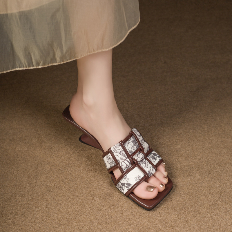 Sandale za žene Ljeto 2025 Novi stil sa suknjom, štikle, visoke pete, moderne jednolinijske sandale, sandale velikih veličina