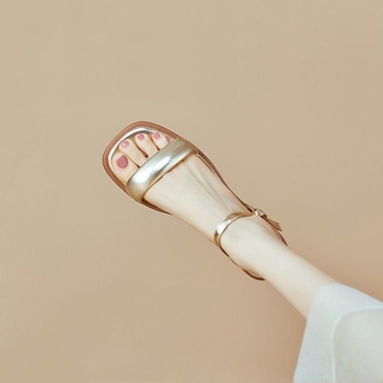 Γυναικεία Σανδάλια με Ανοιχτή Δάχτυλη και Χαμηλό Τακούνι, Άνοιξη/Καλοκαίρι 2024, Νέα Χρυσά Γυναικεία Αντιολισθητικά Σανδάλια με Χοντρό Τακούνι