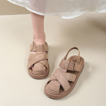 Γυναικεία σανδάλια μεγάλου μεγέθους με χοντρή σόλα και καπάκι στα δάχτυλα για το εξωτερικό εμπόριο 2025, νέα καλοκαιρινά φλατ σανδάλια με στρογγυλή μύτη και velcro