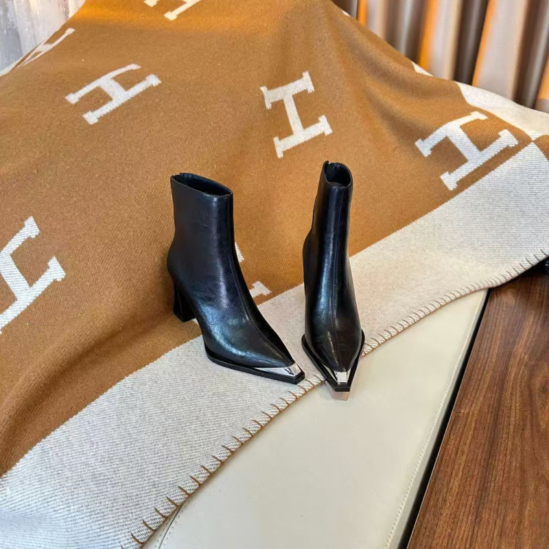 Metalne čizme s visokom petom, otporne na sudare, za žene, nove europske i američke čizme s debelom petom i patentnim zatvaračem straga, svestrane modne čizme iz 2025.