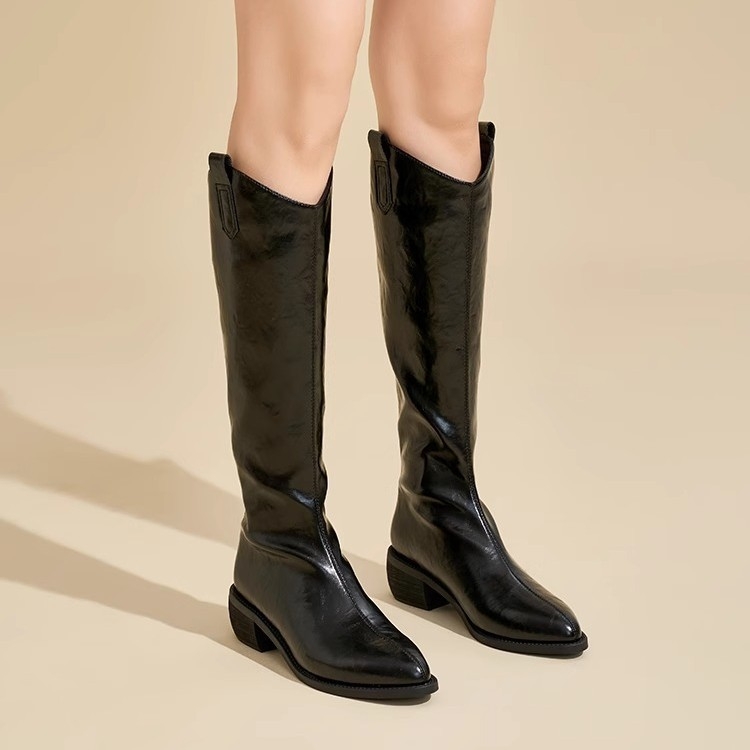 Qiaofei Fei Cizme peste genunchi cu vârful ascuțit 2025 Toc gros maro cu gura în V, circumferință mare a tubului, aspect slăbit, cizme groase mm