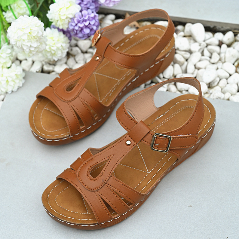 Európai és amerikai külkereskedelmi plus size szandálok 2025 nyári új ék alakú, halszájcsatos, kényelmes, plus size strandcipő női nagykereskedelemben