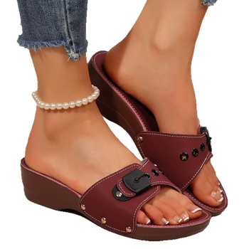 Γυναικεία Σανδάλια Άνοιξη και Καλοκαίρι 2025 Νέα Ευρωπαϊκή και Αμερικανική Έκδοση Εξωτερικού Εμπορίου για μεγάλα μεγέθη, με αγκράφα ζώνης και πριτσίνια με χοντρό πάτο.