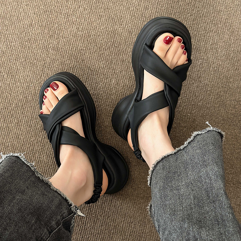 Male sandale s debelim potplatom, platformom i propuštajućim prstima za žene, ljeto 2025., nove ležerne elastične cipele s klinastom petom u korejskom stilu