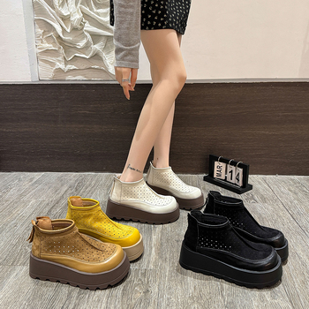 Īstas ādas vintage dobas elpojošas sieviešu sandales 2025. gada vasarai jaunas augsta augstuma ikdienas Burken kurpes caurumu sandales cūku būra apavi