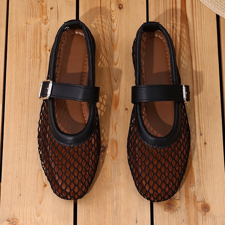 Inozemne veličine, ravne sandale s metalnom kopčom za žene, gornja odjeća, ljeto 2025., nove europske i američke modne šuplje ležerne sandale