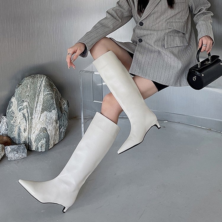 Ženske čizme u britanskom stilu iz 2024., nove špicaste tanke pete, bijele visoke viteške čizme, ali modne čizme s rukavima do koljena.