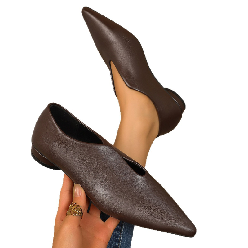 Pantofi de damă cu toc jos retro francez 2025 primăvara și toamna noi pantofi din piele cu vârf ascuțit, pantofi versatile pentru bunici, en-gros