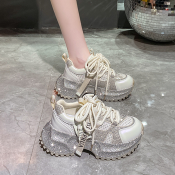 Γυναικεία παπούτσια για μπαμπά σε μεγάλα μεγέθη, 2025, νέο στυλ, με έναστρο ουρανό και στρας, με χοντρή σόλα που αυξάνει το ύψος, casual, ευέλικτα sneakers για αυξανόμενο ύψος.