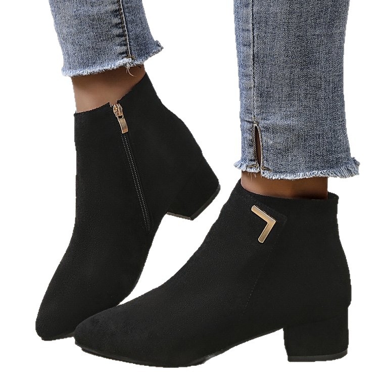 Cizme de damă de dimensiuni mari, cu toc gros și înghețat, cizme scurte pentru femei, toamna și iarna 2025, cizme simple de culoare pură, cu vârful ascuțit, cizme pentru femei, en-gros