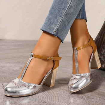 Γυναικεία μεγάλα σανδάλια για το εξωτερικό εμπόριο το καλοκαίρι του 2024, νέα ευρωπαϊκά και αμερικανικά ψηλοτάκουνα με χοντρά τακούνια και ανοιχτά δάχτυλα, γυναικεία παπούτσια σε χρώμα μπλοκ