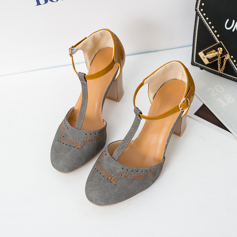 Sandale de mărime mare pentru femei pentru comerț exterior 2024 vara nouă europeană și americană cu tocuri groase și pantofi de damă cu blocuri de culoare deschise