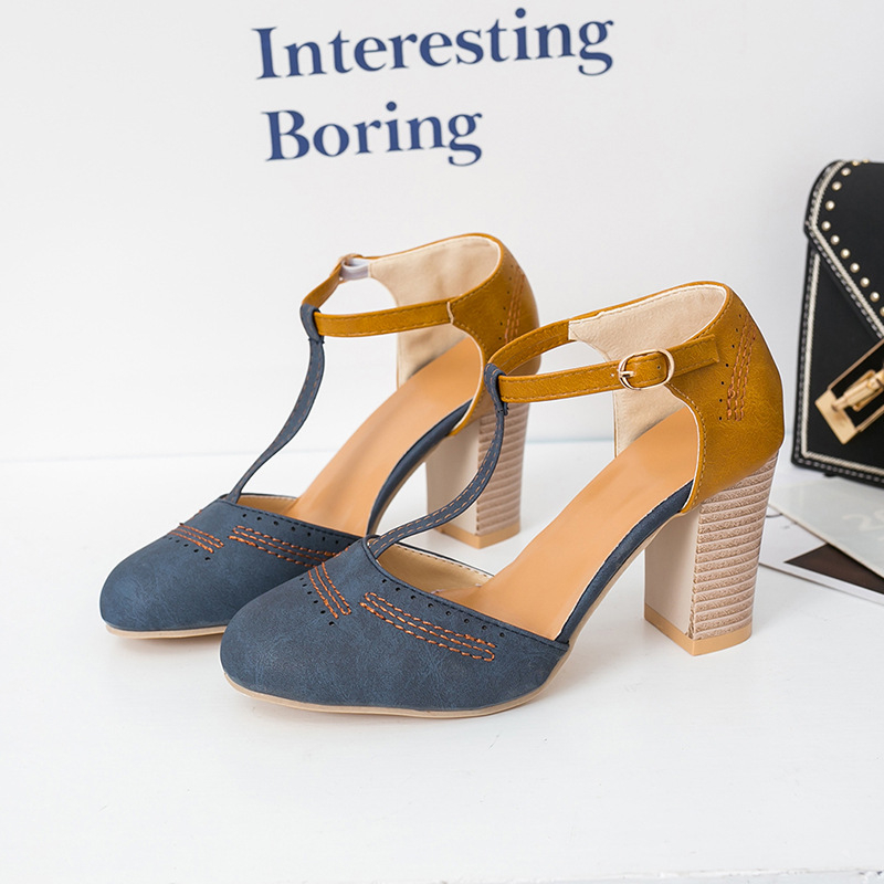 Sandale de mărime mare pentru femei pentru comerț exterior 2024 vara nouă europeană și americană cu tocuri groase și pantofi de damă cu blocuri de culoare deschise