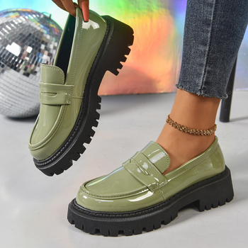 Didelių dydžių mokasinai moterims, nauji britiško stiliaus apvaliu nosimi, universalūs užsegami japoniško stiliaus storapadiai maži odiniai bateliai moterims. Tarpvalstybinė užsienio prekyba.