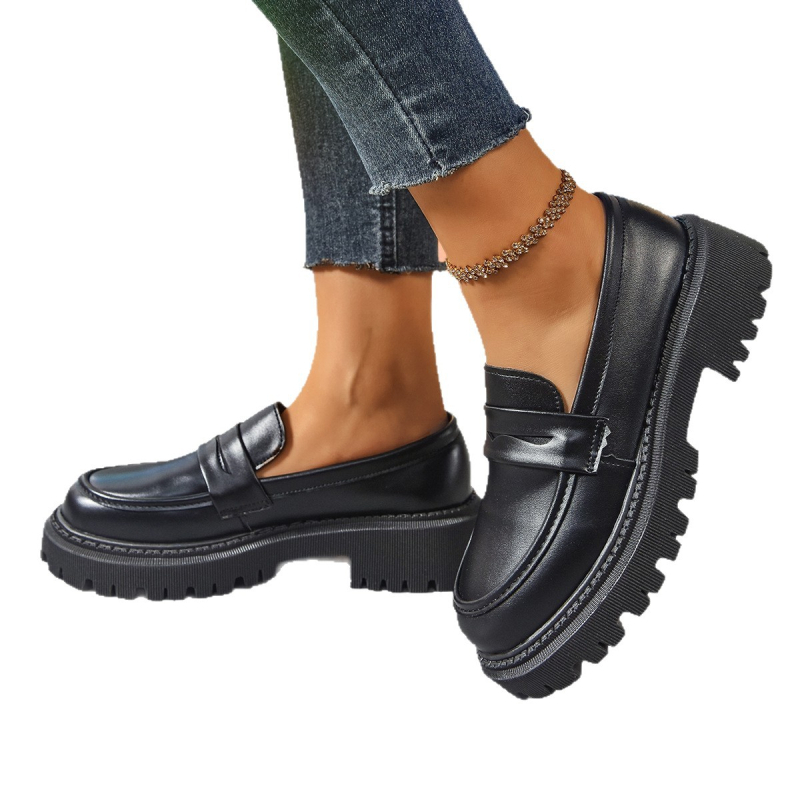 Didelių dydžių mokasinai moterims, nauji britiško stiliaus apvaliu nosimi, universalūs užsegami japoniško stiliaus storapadiai maži odiniai bateliai moterims. Tarpvalstybinė užsienio prekyba.